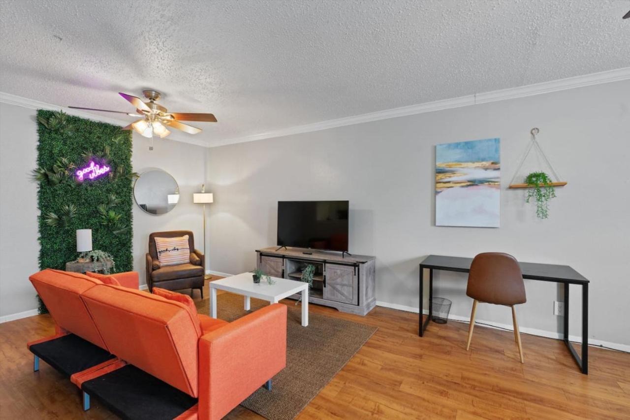 Mins To Downtown - Stunning Haven - Pool Apartment Austin